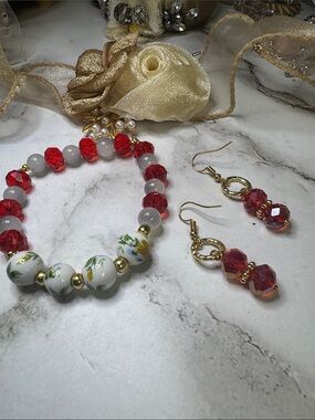 Artisan Red Crystal & White Floral Beaded Bracelet-Made in Mexico NWOT